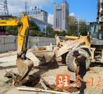 操的她逼流水高温下的坚守｜道路建设者用汗水铺就畅通路